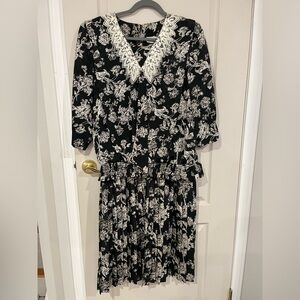 Floral Print Dress w/ Smocked Waist and White Lace Collar Vintage